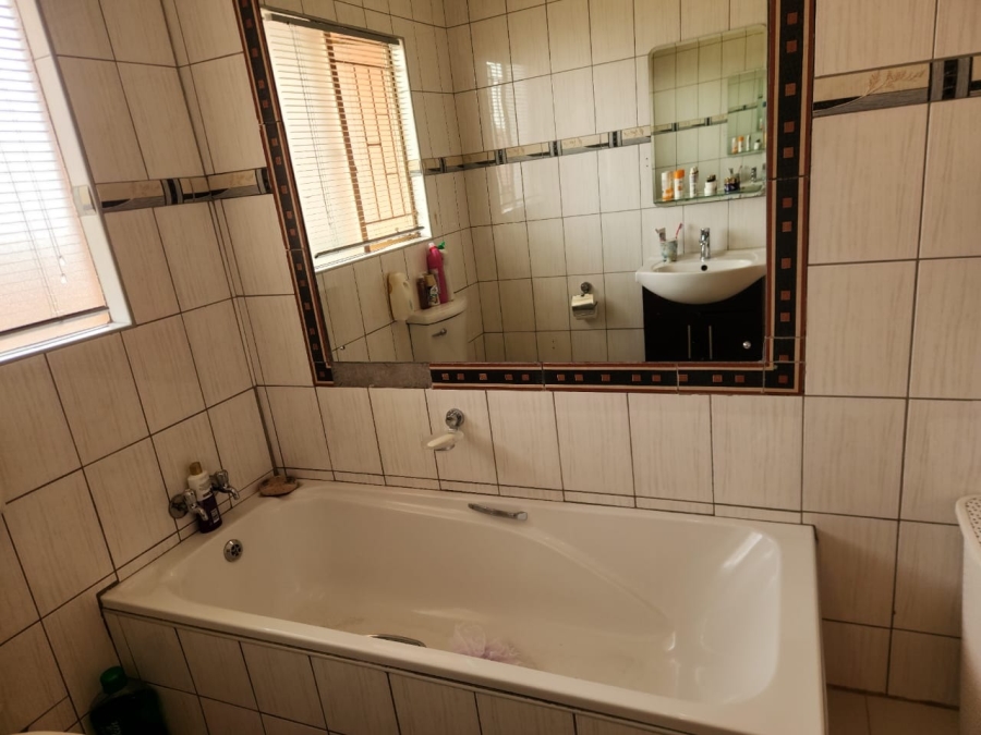 3 Bedroom Property for Sale in Tlhabane West North West